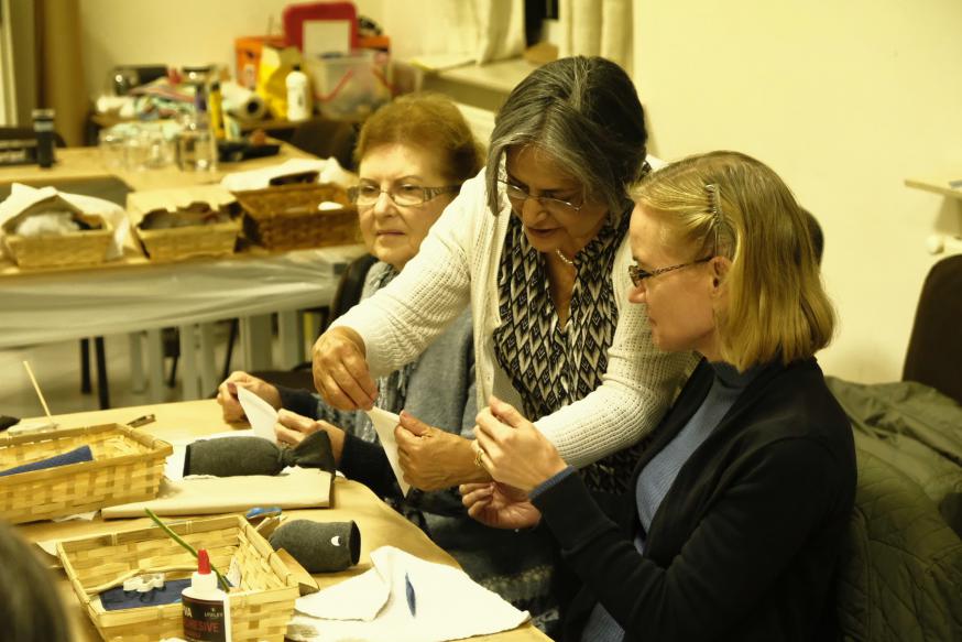 Tijdens de workshop van Bridget Steenkamp: walvissen maken voor Jona © Laurens Vangeel