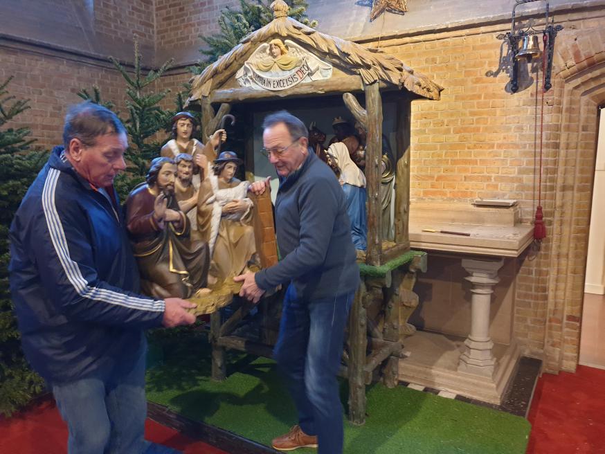 Wegnemen Kerststal Sint-Laurentiuskerk Westende 