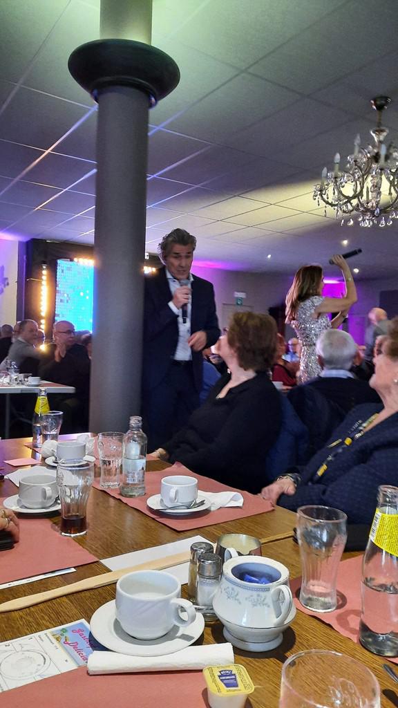 Uitstap naar Riemst waar we eerst een warme middagmaal kregen, daarna de show van bekende zangers: Laura Lynn, Frank en Christel Galan, Lisa del bo, Luc van Meeuwen en Gerry. Daarna nog een avondlunch en terug naar huis. 