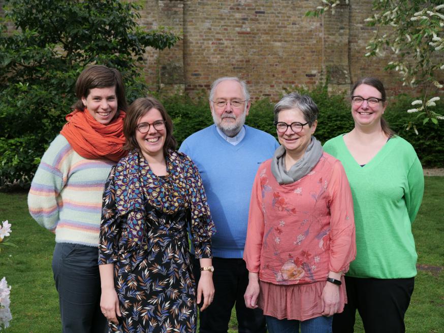 v.l.n.r. Lotte Beernaert, Ilse De Deyne, Piet Vandevoorde, Rita Kinet, Marieke Desendere © Michiel Van Mulders