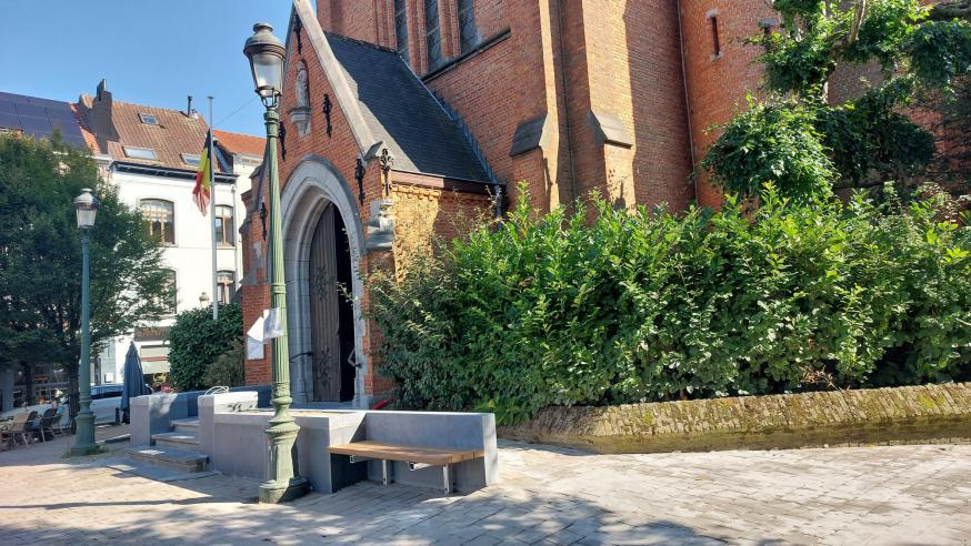 Nieuwe inkom Sint-Jozefkerk in Evere © Ria Van Alboom