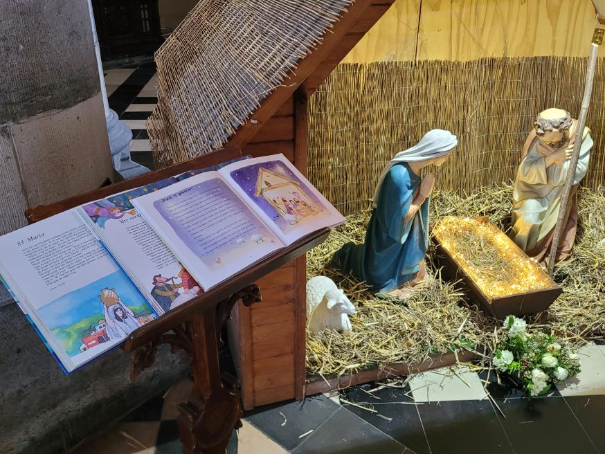 Kinderbijbels liggen open bij het kerstverhaal © Pieter Stevens