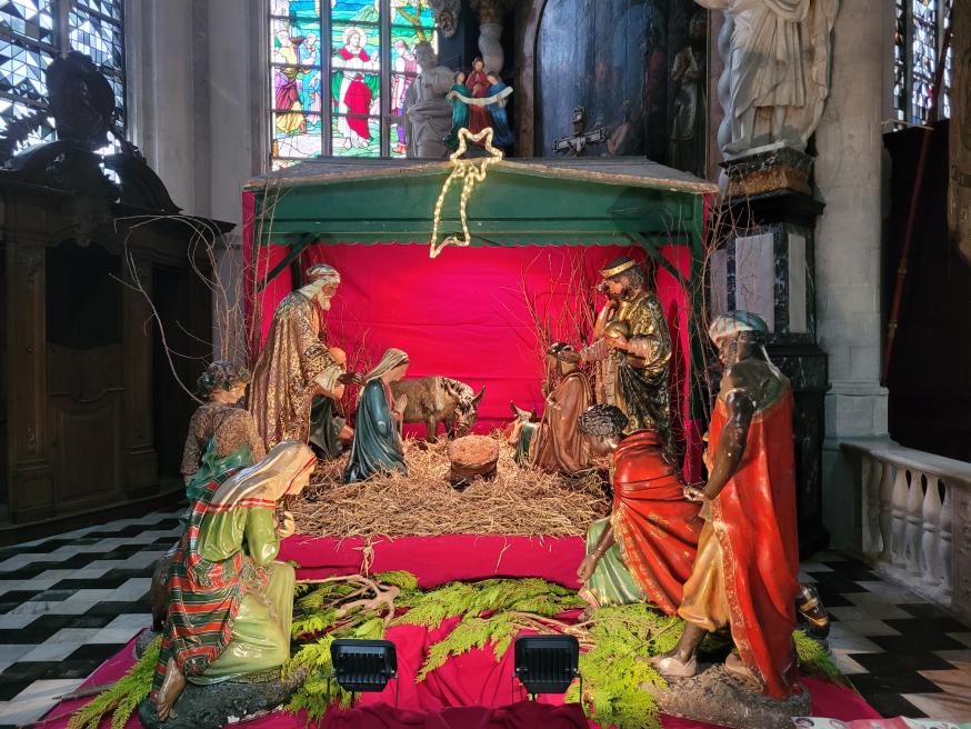 Kerstkribbe in de kooromgang van de St-Martinuskerk © Pieter Stevens