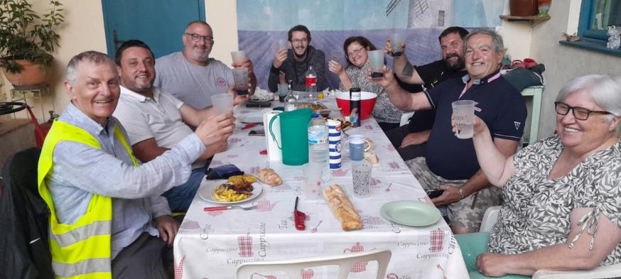 Ontmoeting familie Jean-Pierre in Puydarrieux Fietspelgrim © T Poorters