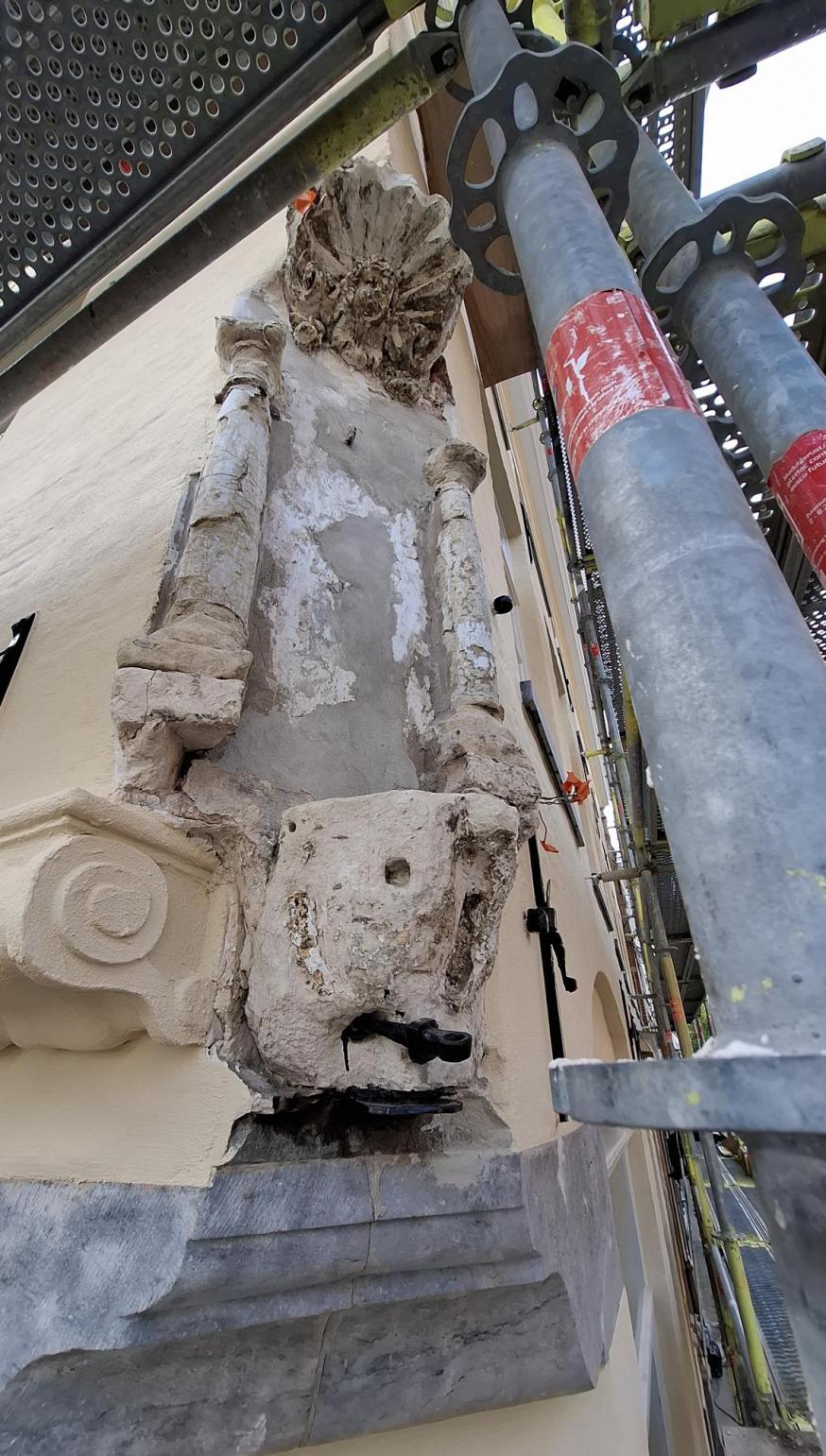 Stand van de restauratie midden oktober 2025. 