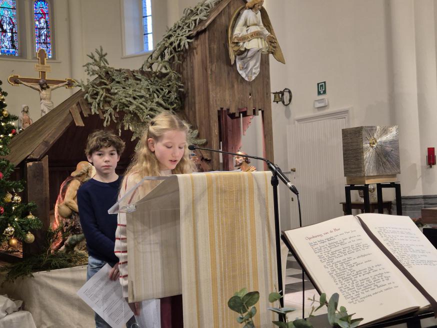 Vormelingen als vrijwilligers aan de slag © Leen Witdouck