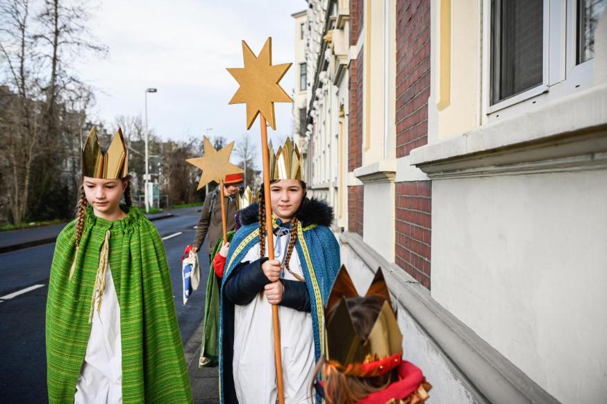 Een — al dan niet vlot ronddraaiende — ster staat symbool voor de ster die de Drie Wijzen naar de geboorteplaats van Jezus leidde. © KNA Bild