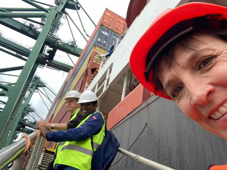 De tv-reeks bracht Phara ook naar de Antwerpse haven. © VRT