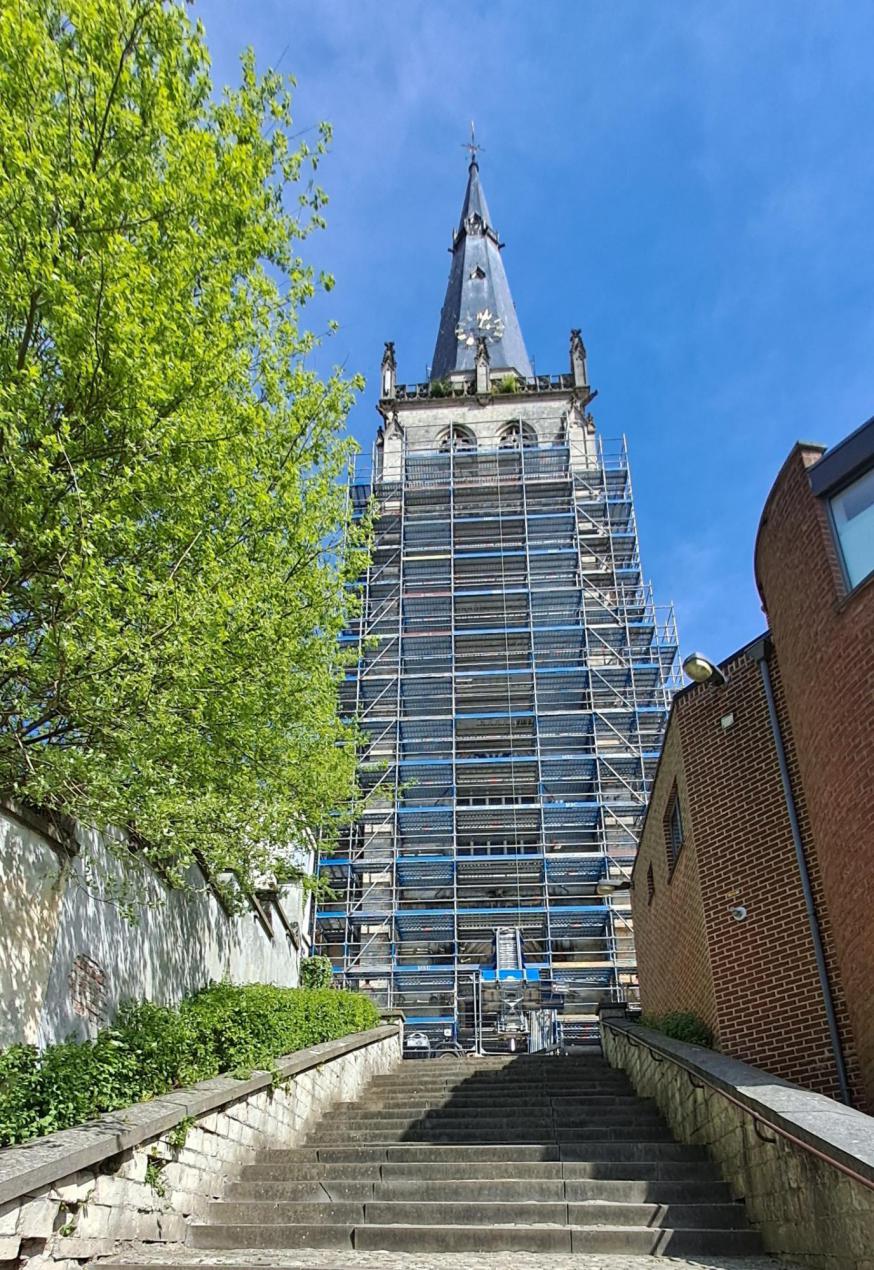 Kerk in de steigers © Guido Vandeperre