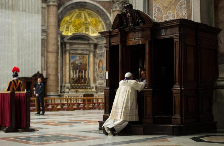 Paus Franciscus in de Sint-Pietersbasiliek © SIR/Vatican Media