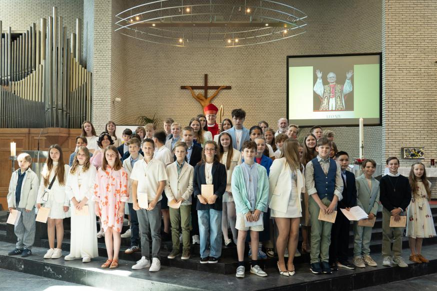 vormsel 10 mei, 9.30 uur in Pius X - vormheer: bisschop Johan Bonny © 't Fotograafken, Belsele