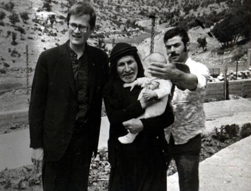 Nicolaas Kluiters met een herdersfamilie in Libanon © Rechten voorbehouden Nicolaas Kluiters met een herdersfamilie in Libanon © Rechten voorbehouden