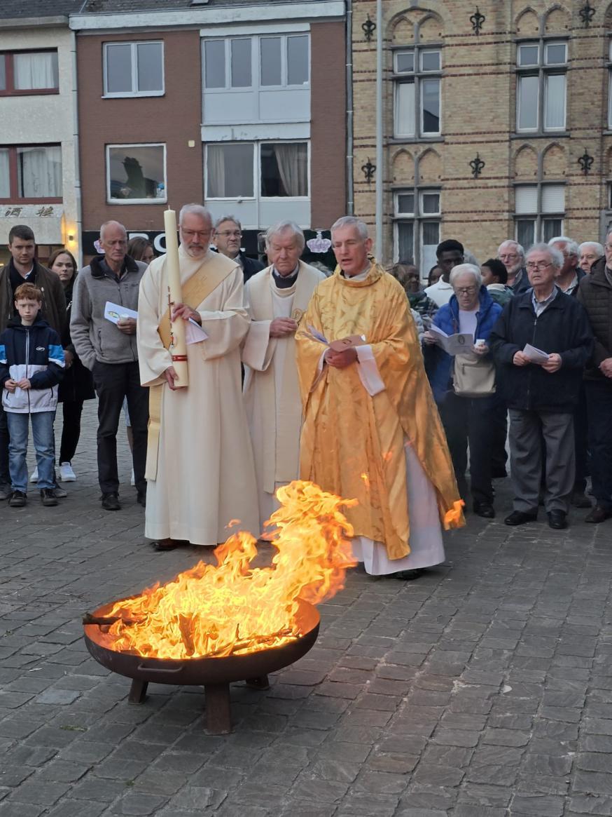 Paasvuur in de paaswake 