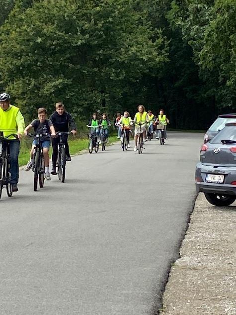 Fietstocht van de kandidaat-vormelingen Lutselus en Rooierheide 