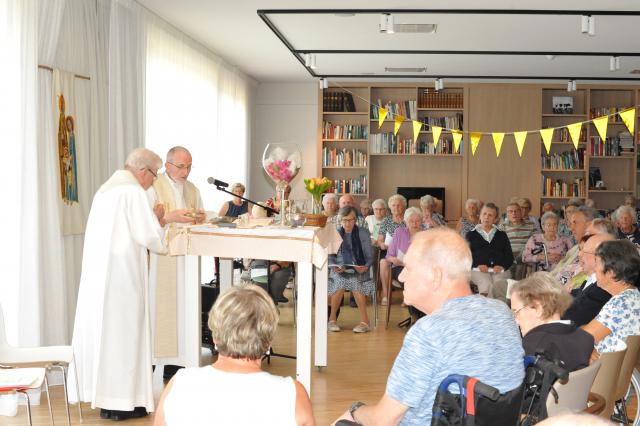 Eucharistieviering in Alfons Smet Residenties © Familie van Jef Mermans