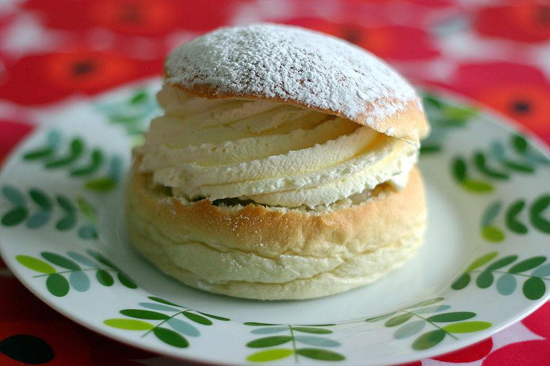 Een traditionele Zweedse semla. © Flickr / Frugan