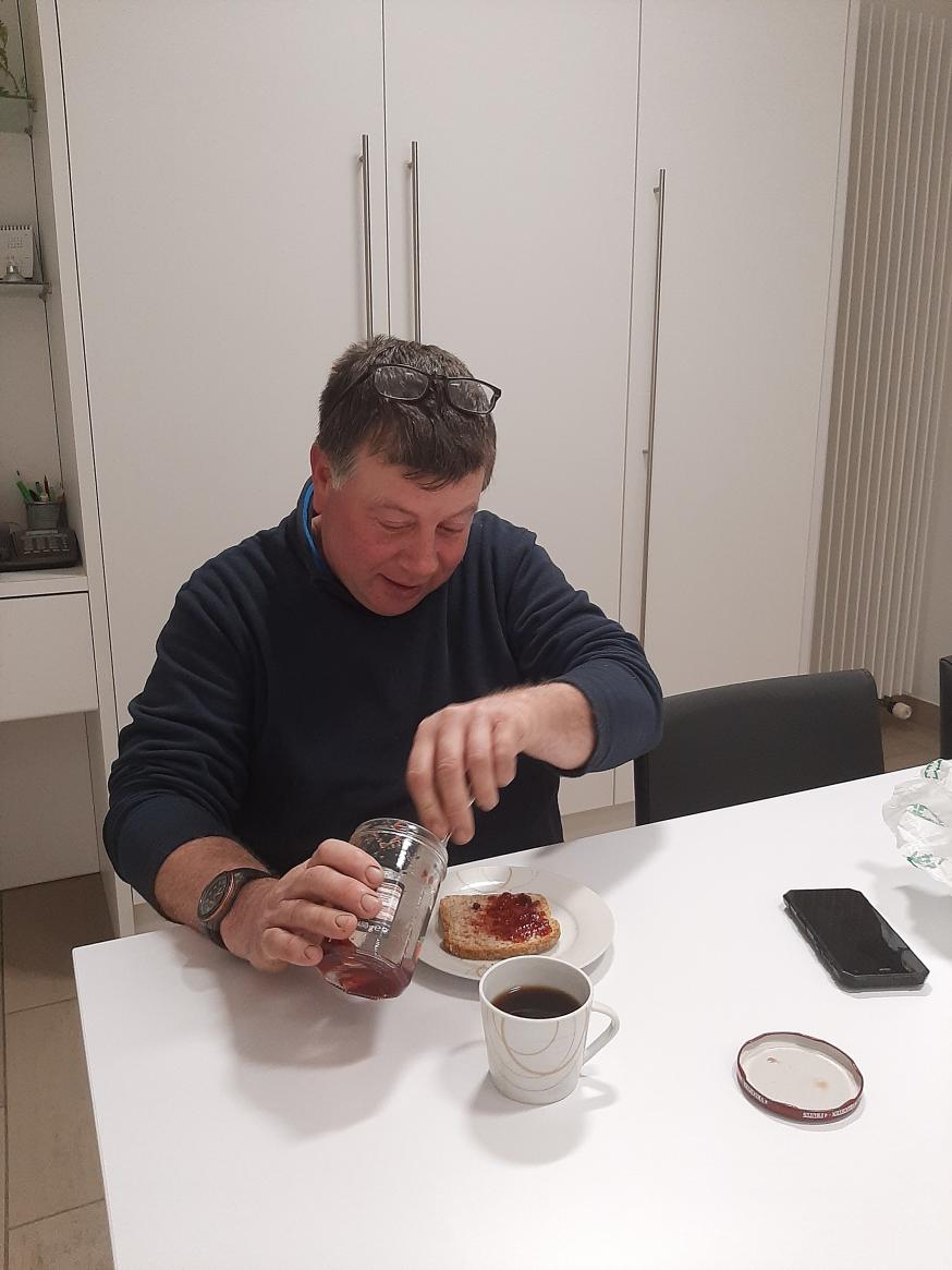 6u: een stevig ontbijt om de dag te beginnen. © Kerk in Zwevegem / Communicatie / K&L Dag uit