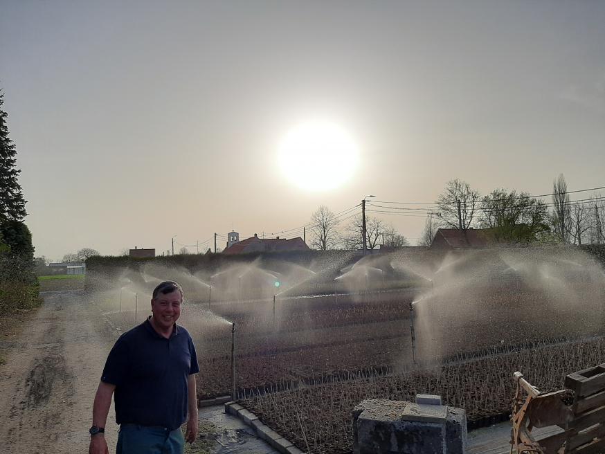 De planten nog even water geven © Kerk in Zwevegem / Communicatie / K&L Dag uit