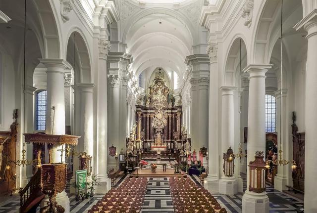 Binnenzijde O.-L.-Vrouw Hemelvaartkerk Ninove 