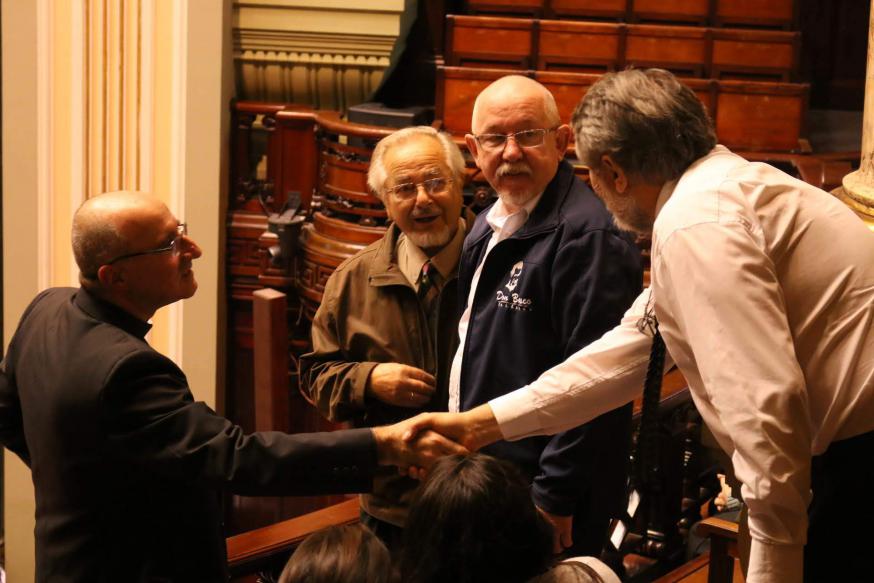 Salesiaan Andrés Boone (2de van rechts) is directeur van de technische school Tallares Don Bosco in Uruguay. De school werd gehuldigd in de Senaat. © Don Bosco