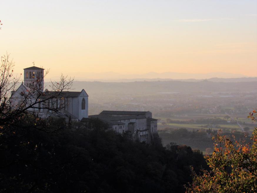 Zicht op de Sint-Franciscusbasiliek in Assisi. © Babs Mertens