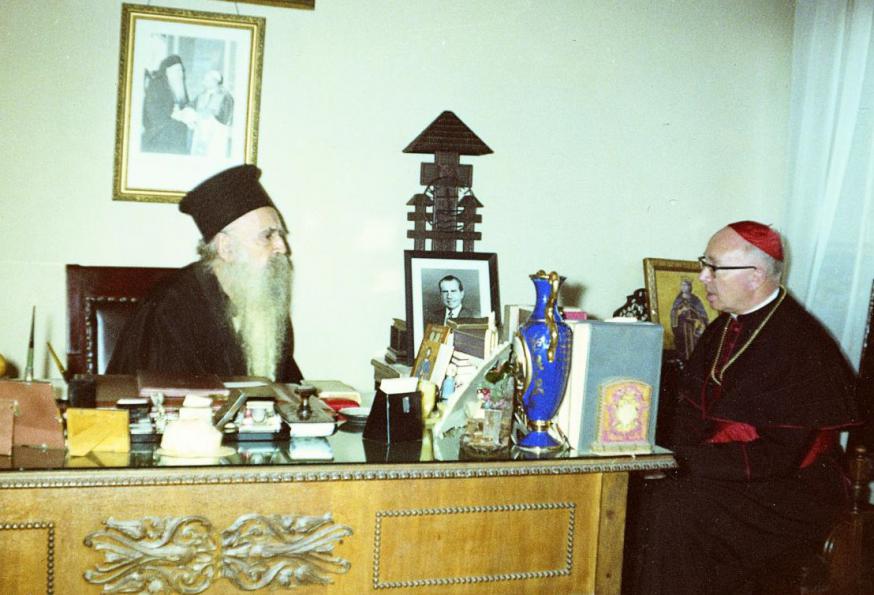 Kardinaal Jo Willebrands (rechts) op bezoek bij patriarch Athenagoras van Constantinopel. Willebrands was de wegbereider van de historische ontmoeting tussen paus Paulus VI en de patriarch in Jeruzalem in 1964  © RR