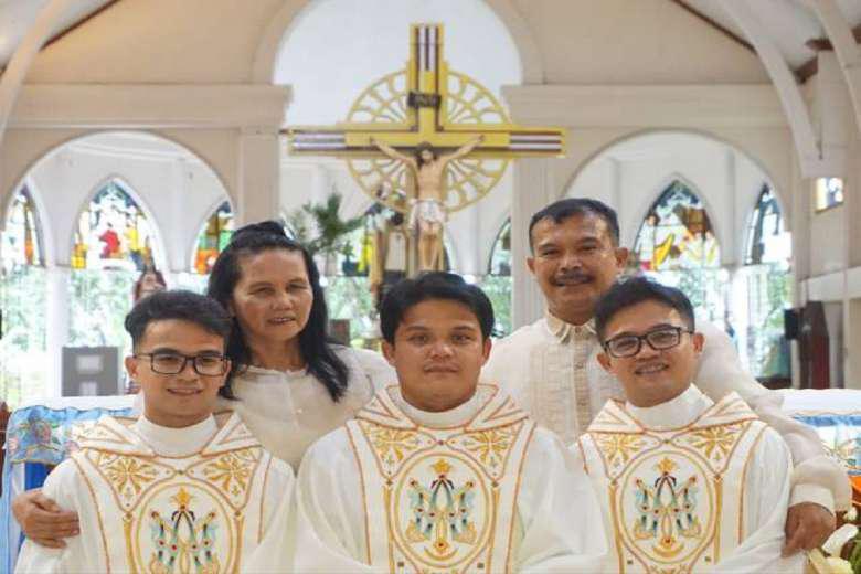 Jerson, Jessie en Jestonie Avenido © Familie Avenido/Ucanews Jerson, Jessie en Jestonie Avenido © Familie Avenido/Ucanews