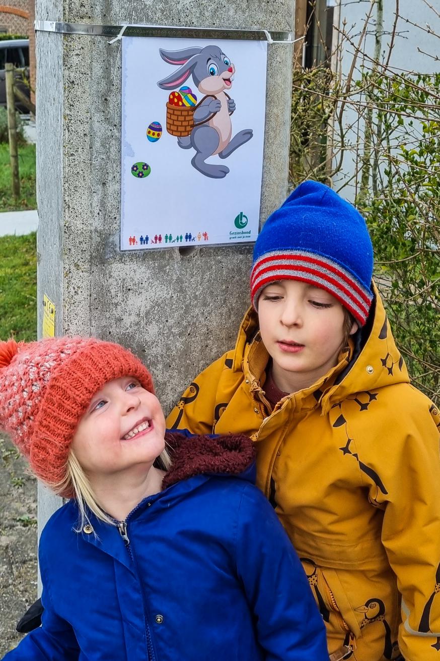 Oskar en Ida bij Paashaasprent 