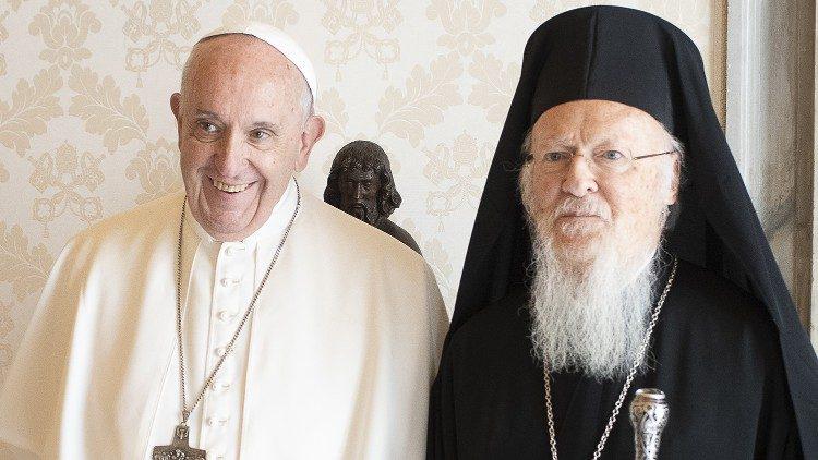 Patriarch Bartholomeus met paus Franciscus © Vatican Media