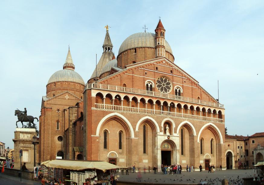 De basiliek van Sint-Antonius in Padua. © Wikipedia De basiliek van Sint-Antonius in Padua. © Wikipedia