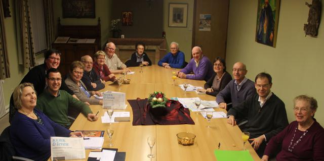 onze redactieploeg van Kerk&leven Groot-Diksmuide samen met Liselotte Anckaert