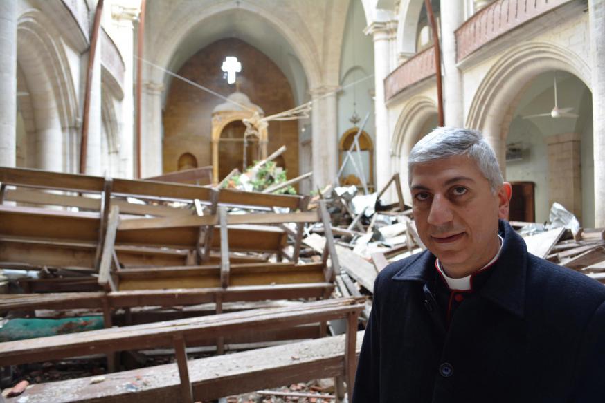 De maronitische aartsbisschop Joseph Tobji van Aleppo in de destijds door bommen vernielde maronitische kathedraal van Aleppo © Kerk in Nood De maronitische aartsbisschop Joseph Tobji van Aleppo in de destijds door bommen vernielde maronitische kathedraal van Aleppo © Kerk in Nood