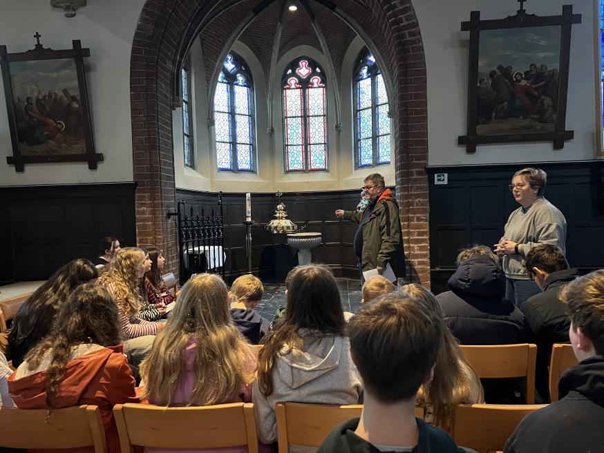 Schoolbezoek Broederschool kerk-1 