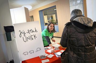 Broederlijk Delen biedt nu al de originele en unieke wenskaarten aan.  © Tony Dupont