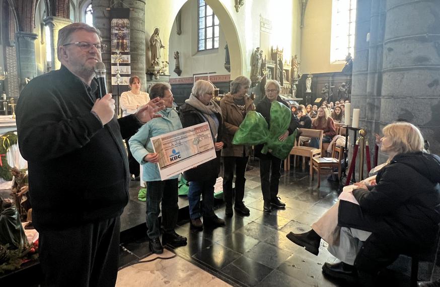 Bezinningsmoment Broederschool: schenking aan De Olijf 