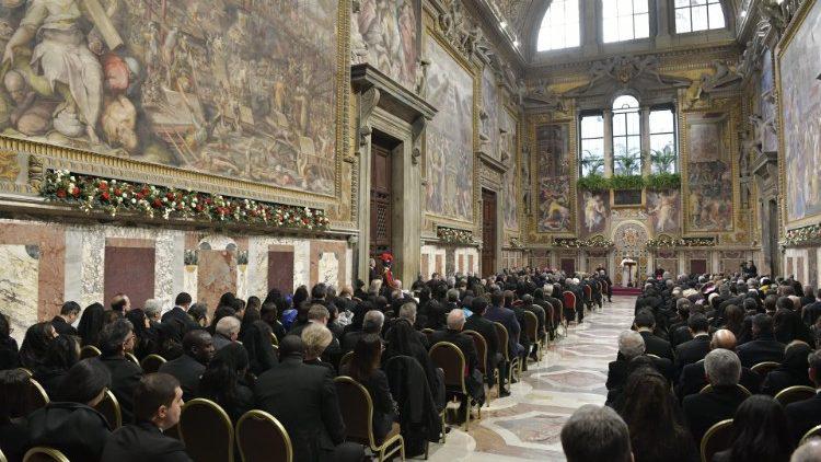 Paus Franciscus ontmoette de diplomaten uit 183 landen © Vatican Media