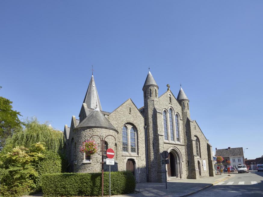 buitenzicht Sint-Martinuskerk Aarsele 