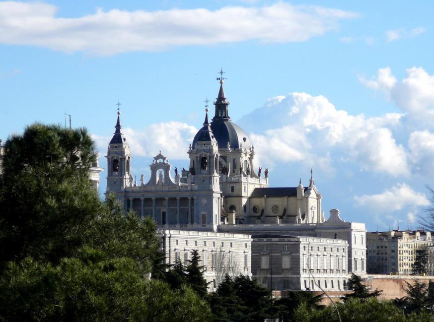 Almudena kathedraal in Madrid © Wikimedia Commons