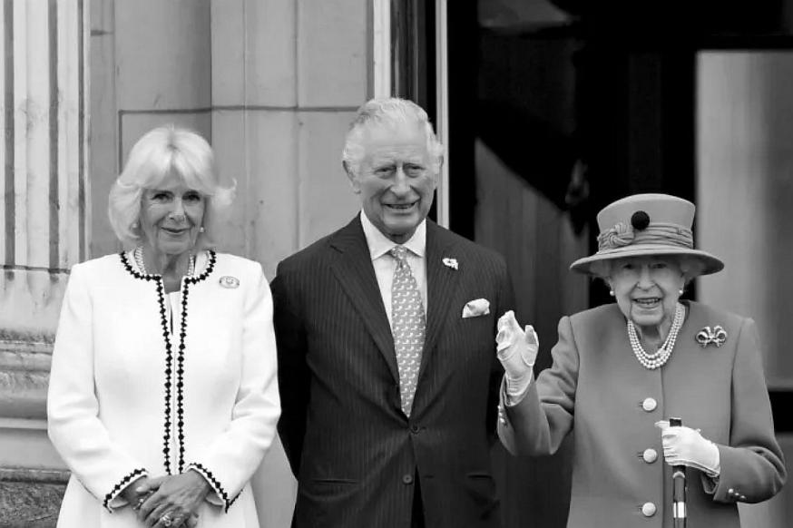 Prins Charles met de Queen Mum © princeofwales.gov.uk