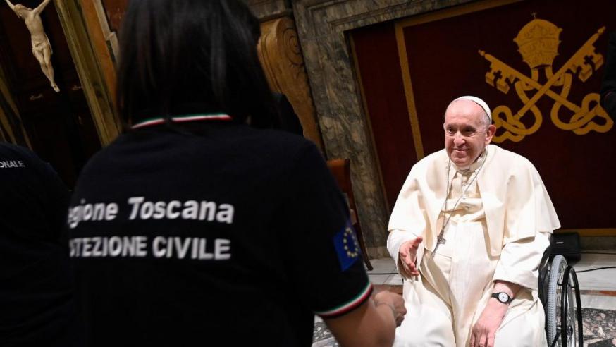 Paus Franciscus ontmoette medewerkers van de Italiaanse civiele bescherming © Vatican Media