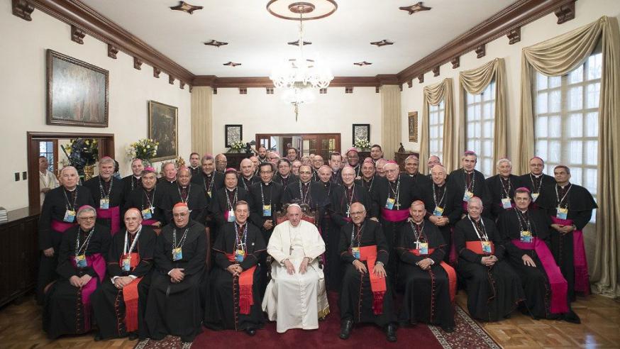 Paus Franciscus met de bisschoppen uit Latijns-Amerika, tijdens zijn bezoek aan Colombia © Vatican Media