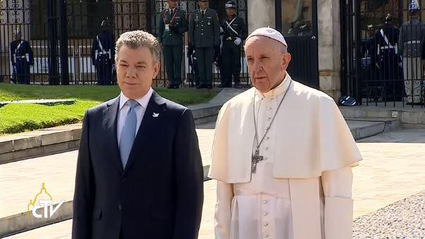 paus Franciscus met de Colombiaanse president Santos © CTV/SIR