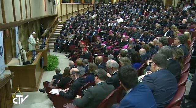 Toespraak tot de 250 Europese politici, bisschoppen en andere specailisten © CTV/RadVat