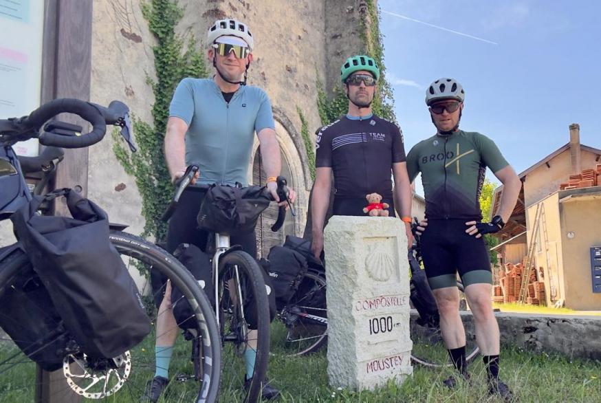 Nog 1000 km te gaan! Proficiat met de 1300 km die jullie al in de benen hebben!!! 