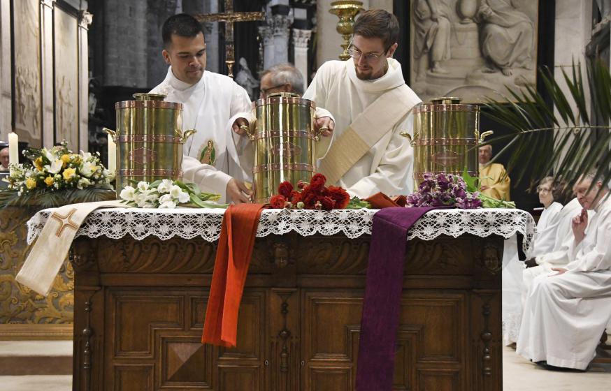 Kandidaat priesters Mathias en Orlando © Bisdom Gent, foto: Maîtrise Kandidaat priesters Mathias en Orlando © Bisdom Gent, foto: Maîtrise