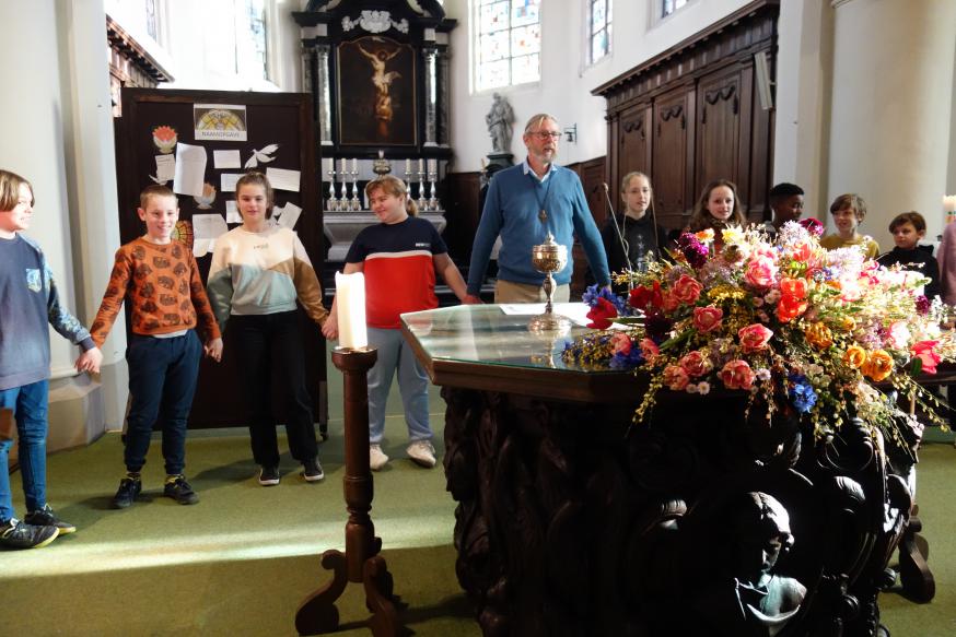 We bidden samen het "Onze Vader" 