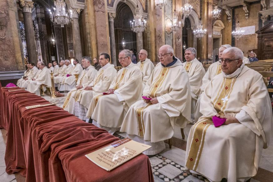 De Belgische bisschoppen in de Santi Giovanni e Paolo, de titelkerk van kardinaal De Kesel in Rome © Luk Vanmaercke