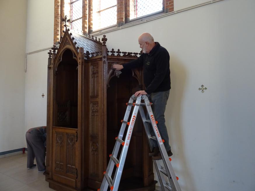 Werken in de kerk © Maurice Fruytier