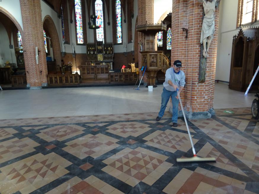 Werken in de kerk © Maurice Fruytier