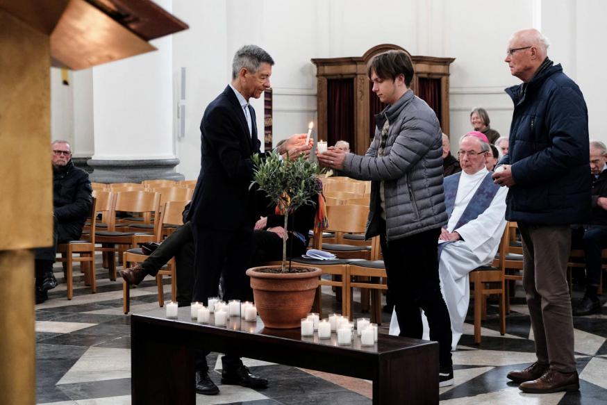 ‘Nieuw verbonden’ gebeds- en bezinningsmoment in de abdijkerk van Vlierbeek © John Steffen